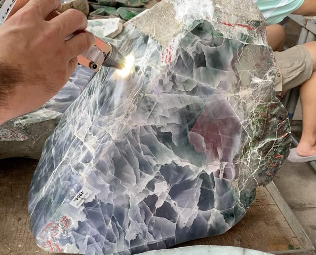 好的翡翠原石小林翡翠原石图解-第6张图片-翡翠网 好的翡翠原石小林翡翠原石图解-第6张图片-翡翠网