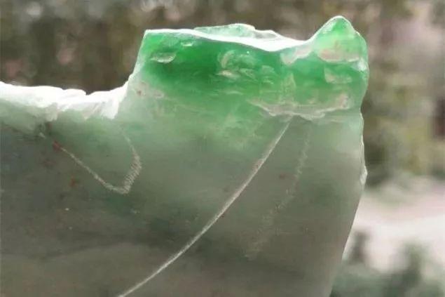 翡翠手镯带洒金,翡翠手镯里的棉絮能带开吗-第5张图片-翡翠网 翡翠手镯带洒金,翡翠手镯里的棉絮能带开吗-第5张图片-翡翠网