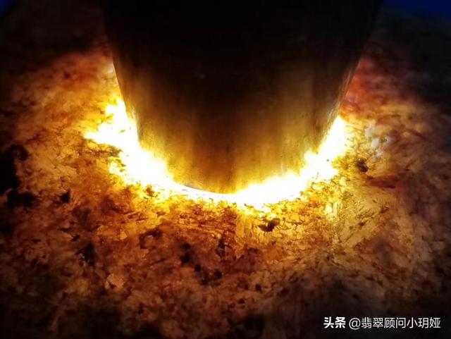 翡翠原石开石切片原石开出来想卖怎么办-第1张图片-翡翠网 翡翠原石开石切片原石开出来想卖怎么办-第1张图片-翡翠网