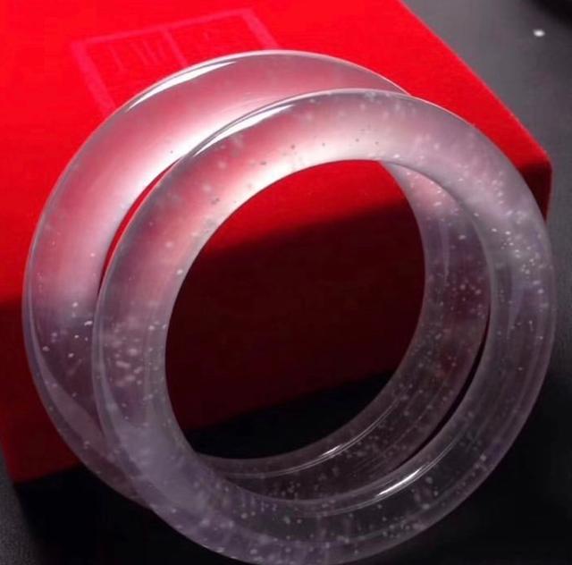 翡翠手镯能养绿么绿翡翠手镯如何保养-第3张图片-翡翠网 翡翠手镯能养绿么绿翡翠手镯如何保养-第3张图片-翡翠网