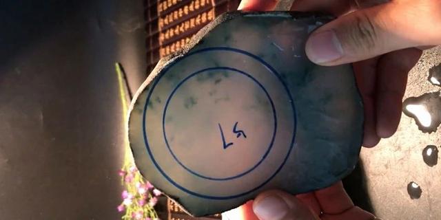 缅甸翡翠飘花手镯翡翠飘花手镯-第5张图片-翡翠网 缅甸翡翠飘花手镯翡翠飘花手镯-第5张图片-翡翠网