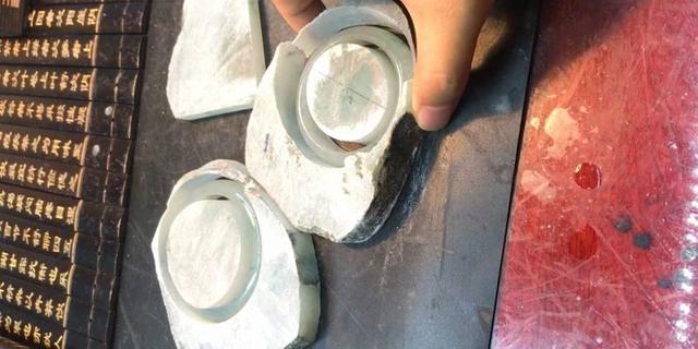 缅甸翡翠飘花手镯翡翠飘花手镯-第7张图片-翡翠网 缅甸翡翠飘花手镯翡翠飘花手镯-第7张图片-翡翠网