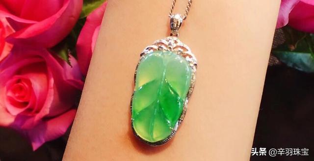 群镶翡翠手镯,a货翡翠手镯-第5张图片-翡翠网 群镶翡翠手镯,a货翡翠手镯-第5张图片-翡翠网