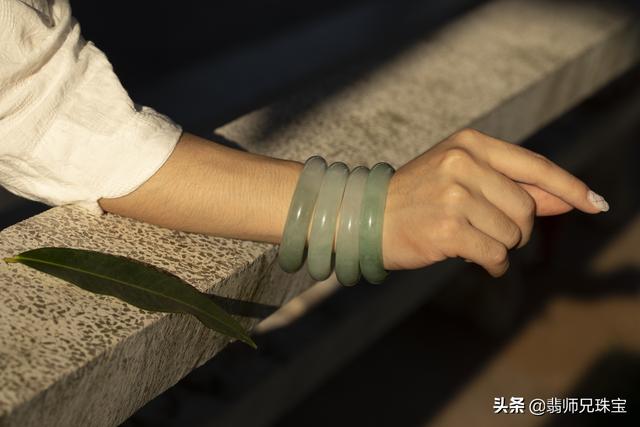 翡翠手镯的作用翡翠手镯有几种款型图片-第3张图片-翡翠网 翡翠手镯的作用翡翠手镯有几种款型图片-第3张图片-翡翠网
