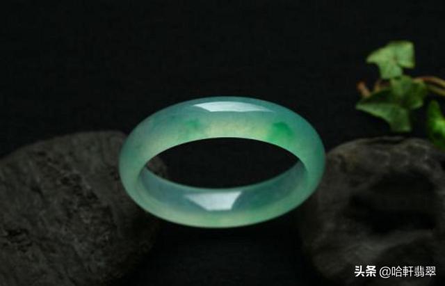 翡翠手镯有蜡是什么意思,翡翠手镯上腊多久掉-第14张图片-翡翠网 翡翠手镯有蜡是什么意思,翡翠手镯上腊多久掉-第14张图片-翡翠网