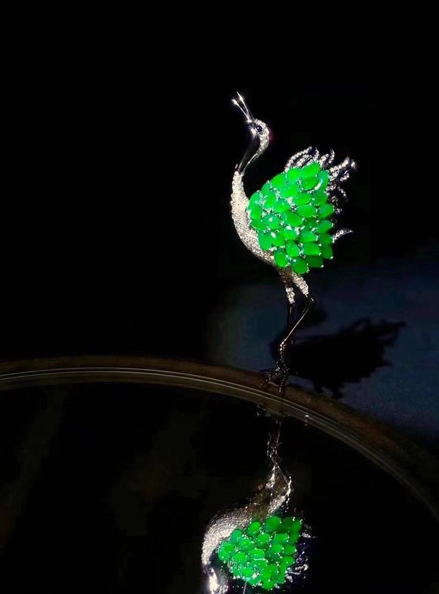 女人什么年龄适合戴玉,女人戴翡翠有什么好处-第1张图片-翡翠网 女人什么年龄适合戴玉,女人戴翡翠有什么好处-第1张图片-翡翠网