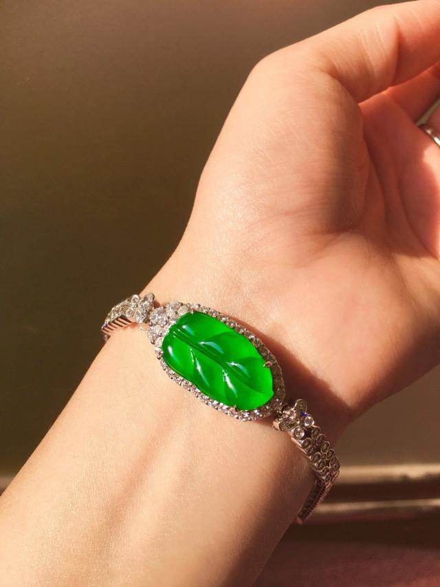 女人什么年龄适合戴玉,女人戴翡翠有什么好处-第13张图片-翡翠网 女人什么年龄适合戴玉,女人戴翡翠有什么好处-第13张图片-翡翠网