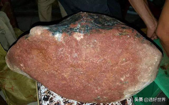 翡翠原石长满肉细糯种翡翠大白肉值钱吗-第2张图片-翡翠网 翡翠原石长满肉细糯种翡翠大白肉值钱吗-第2张图片-翡翠网