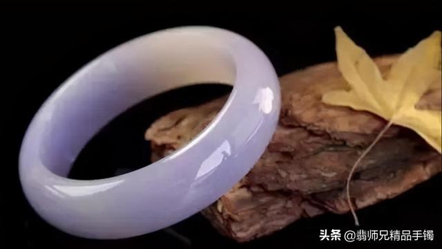 送翡翠手镯的寓意,送翡翠手镯意义-第3张图片-翡翠网 送翡翠手镯的寓意,送翡翠手镯意义-第3张图片-翡翠网