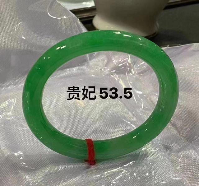 薄款翡翠手镯翡翠吊坠薄的好厚的好-第3张图片-翡翠网 薄款翡翠手镯翡翠吊坠薄的好厚的好-第3张图片-翡翠网