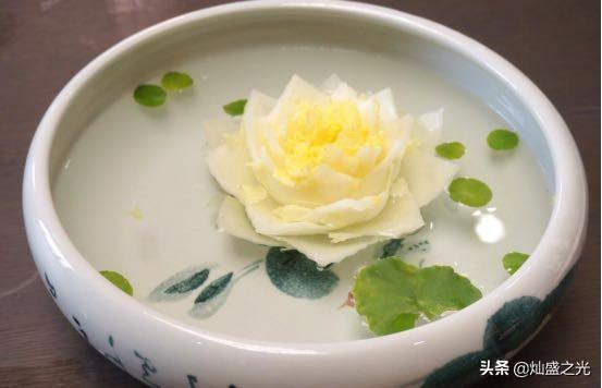 怎么养翡翠镯子,翡翠手镯紧贴腕部-第1张图片-翡翠网 怎么养翡翠镯子,翡翠手镯紧贴腕部-第1张图片-翡翠网