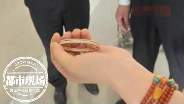 3万与5万翡翠手镯区别,十六万的翡翠手镯-第5张图片-翡翠网 3万与5万翡翠手镯区别,十六万的翡翠手镯-第5张图片-翡翠网