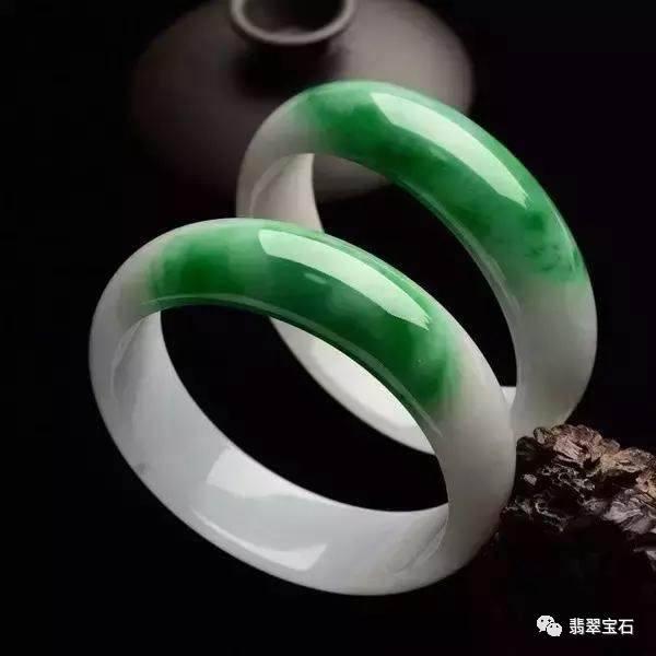 C货手镯是什么样的,翡翠普货手镯-第3张图片-翡翠网 C货手镯是什么样的,翡翠普货手镯-第3张图片-翡翠网