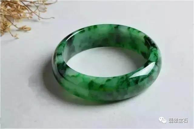 C货手镯是什么样的,翡翠普货手镯-第4张图片-翡翠网 C货手镯是什么样的,翡翠普货手镯-第4张图片-翡翠网