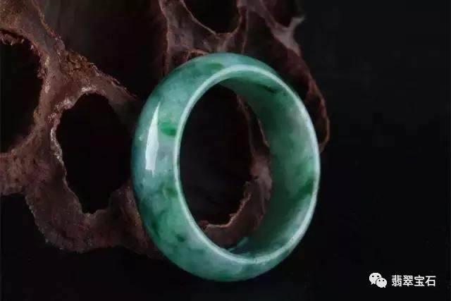 C货手镯是什么样的,翡翠普货手镯-第5张图片-翡翠网 C货手镯是什么样的,翡翠普货手镯-第5张图片-翡翠网