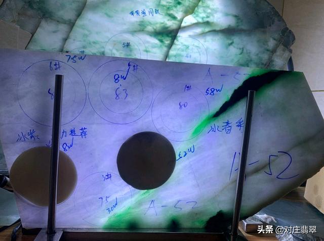 翡翠春彩手镯翡翠颜色灰绿的好吗-第2张图片-翡翠网 翡翠春彩手镯翡翠颜色灰绿的好吗-第2张图片-翡翠网