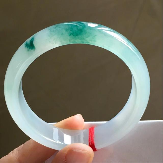 翡翠玉银手镯怎么养翡翠镯子-第4张图片-翡翠网 翡翠玉银手镯怎么养翡翠镯子-第4张图片-翡翠网