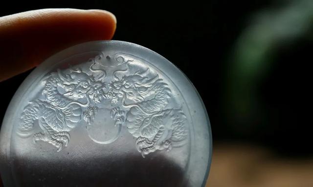 翡翠手镯雕,a货翡翠手镯-第2张图片-翡翠网 翡翠手镯雕,a货翡翠手镯-第2张图片-翡翠网