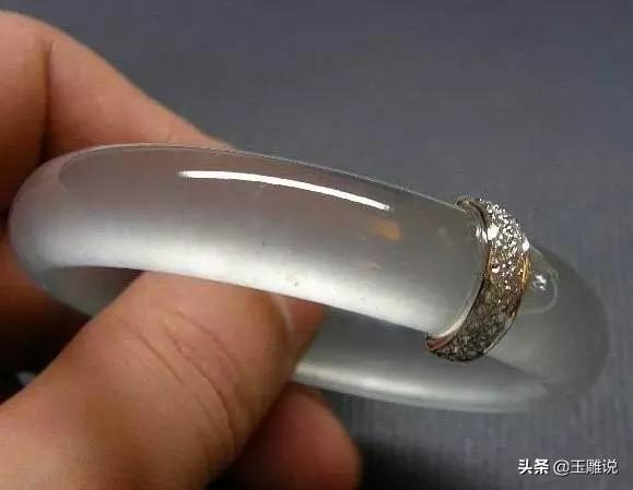 修补翡翠手镯,翡翠手镯有裂纹正常吗-第6张图片-翡翠网 修补翡翠手镯,翡翠手镯有裂纹正常吗-第6张图片-翡翠网