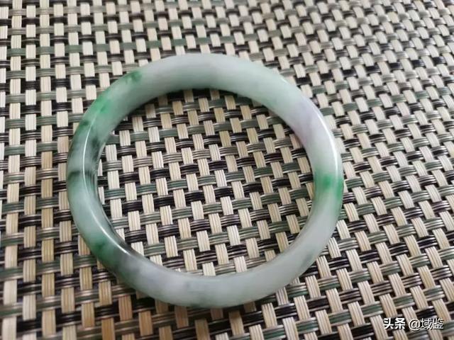 翡翠玉石abcd货的区别天然翡翠是什么货-第3张图片-翡翠网 翡翠玉石abcd货的区别天然翡翠是什么货-第3张图片-翡翠网