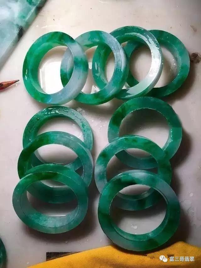 开过窗的翡翠原石翡翠原石开窗后如何抛光-第7张图片-翡翠网 开过窗的翡翠原石翡翠原石开窗后如何抛光-第7张图片-翡翠网