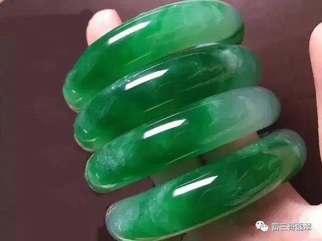 开过窗的翡翠原石翡翠原石开窗后如何抛光-第11张图片-翡翠网 开过窗的翡翠原石翡翠原石开窗后如何抛光-第11张图片-翡翠网