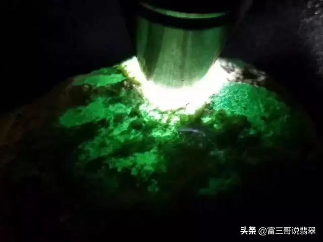 木纳全脱沙翡翠原石翡翠原石木讷的特点-第9张图片-翡翠网 木纳全脱沙翡翠原石翡翠原石木讷的特点-第9张图片-翡翠网