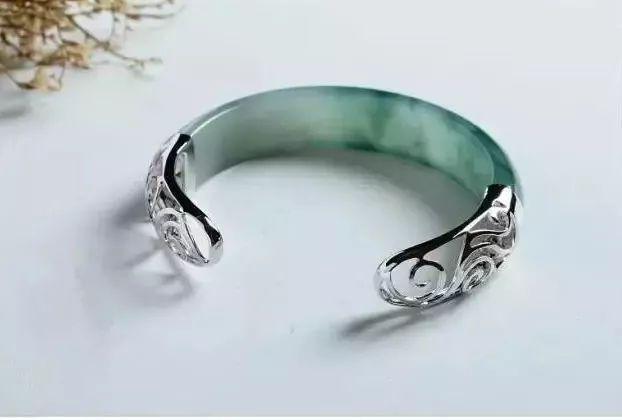 老年翡翠手镯断了怎么办,玉手镯断了可以放家里-第5张图片-翡翠网 老年翡翠手镯断了怎么办,玉手镯断了可以放家里-第5张图片-翡翠网