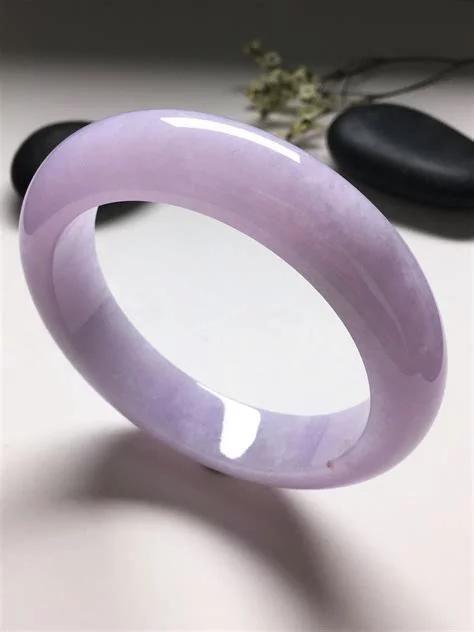 带黑癣翡翠手镯好吗藓加绿极品翡翠手镯-第4张图片-翡翠网 带黑癣翡翠手镯好吗藓加绿极品翡翠手镯-第4张图片-翡翠网