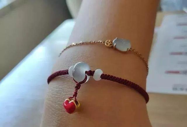 手镯和手表怎么同时戴翡翠手镯和手表同时带怎么带-第12张图片-翡翠网 手镯和手表怎么同时戴翡翠手镯和手表同时带怎么带-第12张图片-翡翠网