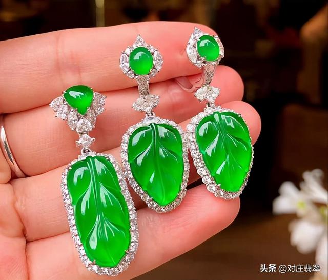 翡翠满绿手镯价格满绿的手镯能值多少钱-第8张图片-翡翠网 翡翠满绿手镯价格满绿的手镯能值多少钱-第8张图片-翡翠网