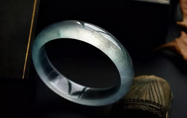 翡翠手镯橄榄油,翡翠手镯用橄榄油养护好不好-第2张图片-翡翠网 翡翠手镯橄榄油,翡翠手镯用橄榄油养护好不好-第2张图片-翡翠网