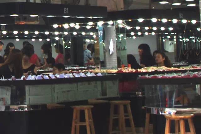 浙江翡翠手镯厂家云南翡翠玉手镯各种批发价格-第2张图片-翡翠网 浙江翡翠手镯厂家云南翡翠玉手镯各种批发价格-第2张图片-翡翠网