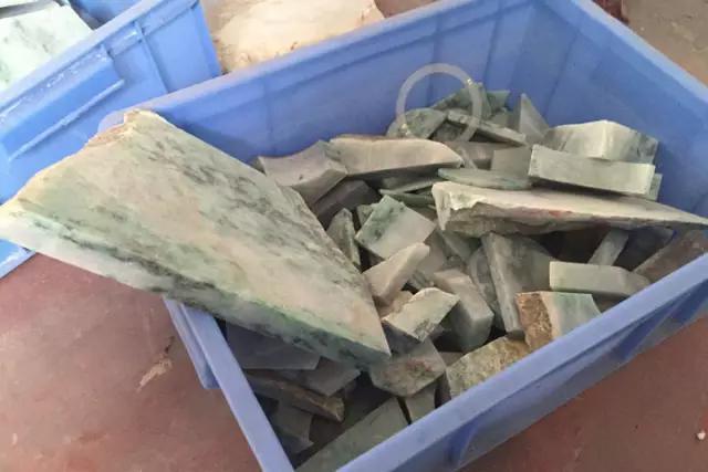 浙江翡翠手镯厂家云南翡翠玉手镯各种批发价格-第6张图片-翡翠网 浙江翡翠手镯厂家云南翡翠玉手镯各种批发价格-第6张图片-翡翠网