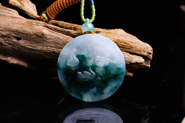 墨绿色翡翠手镯翡翠手镯飘墨绿色-第9张图片-翡翠网