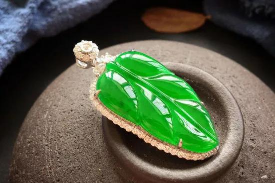 翡翠手镯怎么保养洗澡可以戴翡翠手镯吗-第7张图片-翡翠网 翡翠手镯怎么保养洗澡可以戴翡翠手镯吗-第7张图片-翡翠网