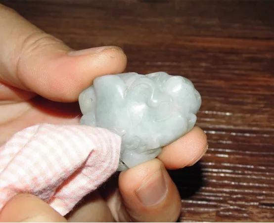 翡翠手镯怎么保养洗澡可以戴翡翠手镯吗-第38张图片-翡翠网 翡翠手镯怎么保养洗澡可以戴翡翠手镯吗-第38张图片-翡翠网