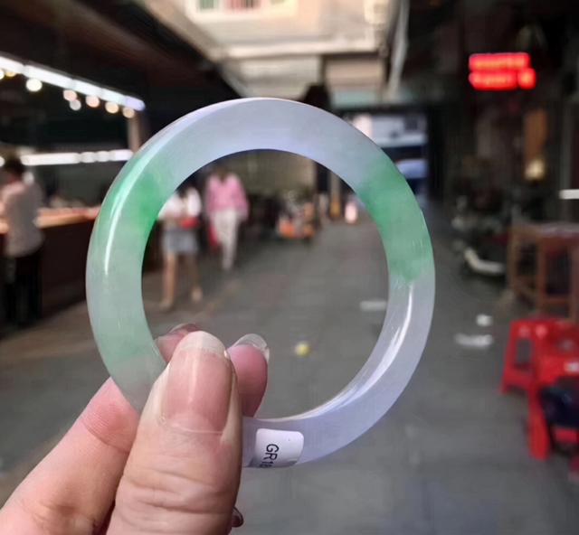 注胶翡翠手镯图片,酸洗注胶翡翠镯子图片-第2张图片-翡翠网