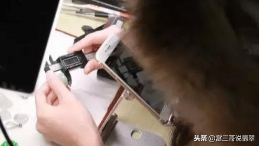 翡翠手镯的寓意和象征翡翠手镯宽度多少合适-第2张图片-翡翠网 翡翠手镯的寓意和象征翡翠手镯宽度多少合适-第2张图片-翡翠网