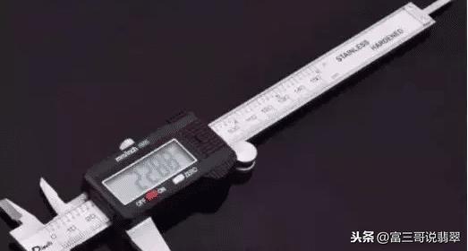 翡翠手镯的寓意和象征翡翠手镯宽度多少合适-第6张图片-翡翠网 翡翠手镯的寓意和象征翡翠手镯宽度多少合适-第6张图片-翡翠网