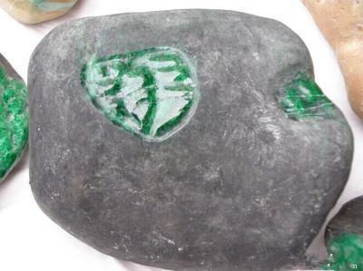 麻蒙翡翠原石,麻蒙翡翠原石黑乌沙-第6张图片-翡翠网 麻蒙翡翠原石,麻蒙翡翠原石黑乌沙-第6张图片-翡翠网