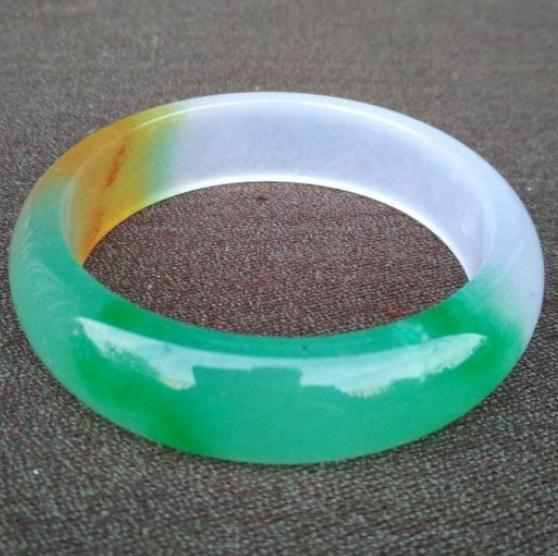 冰种翡翠镯子墨绿色的翡翠手镯-第3张图片-翡翠网 冰种翡翠镯子墨绿色的翡翠手镯-第3张图片-翡翠网