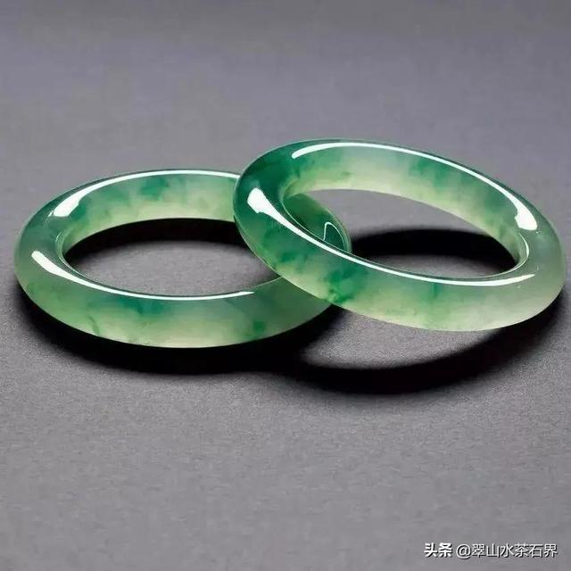 翡翠手镯贵吗戴翡翠手镯有什么好处和禁忌-第10张图片-翡翠网 翡翠手镯贵吗戴翡翠手镯有什么好处和禁忌-第10张图片-翡翠网