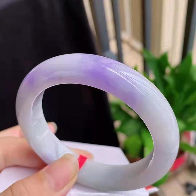 五六千元能买到什么翡翠手镯,糯种翡翠手镯价格-第7张图片-翡翠网 五六千元能买到什么翡翠手镯,糯种翡翠手镯价格-第7张图片-翡翠网