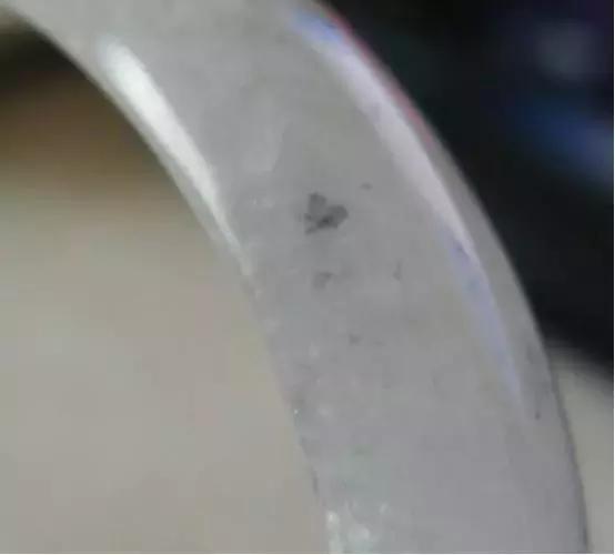 翡翠手镯有纹可以戴吗玉有裂痕还能带吗-第9张图片-翡翠网 翡翠手镯有纹可以戴吗玉有裂痕还能带吗-第9张图片-翡翠网
