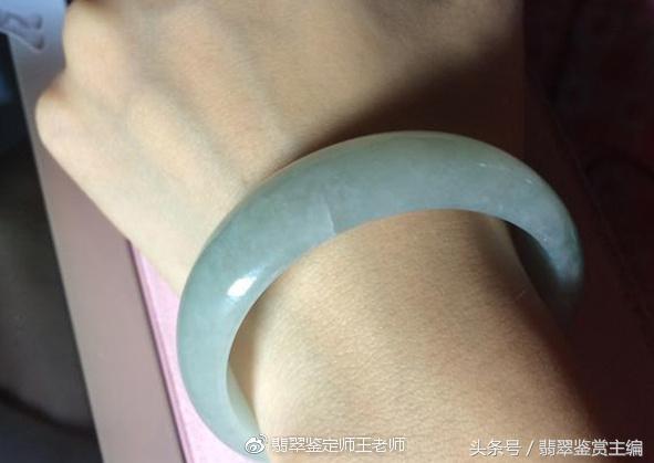 翡翠手镯石纹图片,玉手镯怎么看纹和裂-第1张图片-翡翠网 翡翠手镯石纹图片,玉手镯怎么看纹和裂-第1张图片-翡翠网