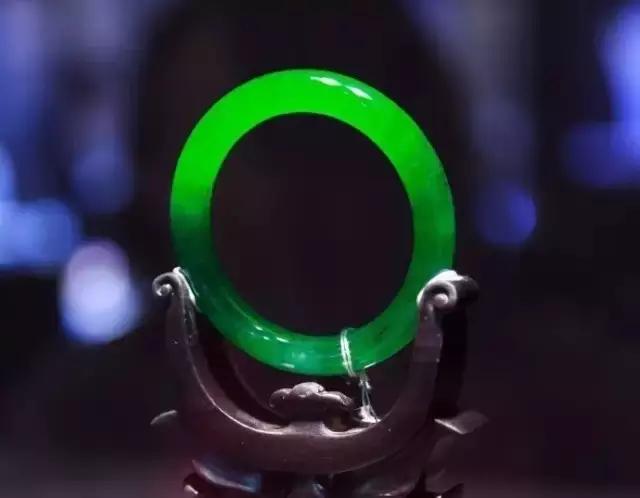 翡翠手镯不舒服手上戴手镯等东西不舒服-第22张图片-翡翠网