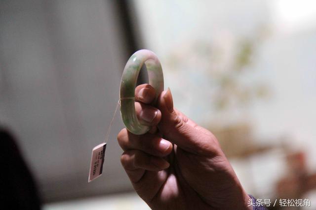 翡翠鉴定视频知识如何鉴定翡翠的好坏-第7张图片-翡翠网 翡翠鉴定视频知识如何鉴定翡翠的好坏-第7张图片-翡翠网