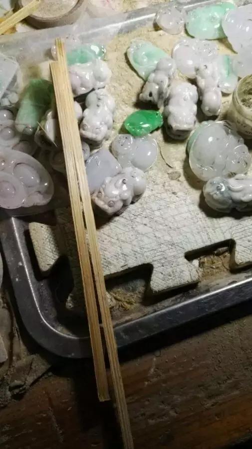 翡翠手镯戴在哪只手好,翡翠手镯抛光知识资料-第12张图片-翡翠网 翡翠手镯戴在哪只手好,翡翠手镯抛光知识资料-第12张图片-翡翠网