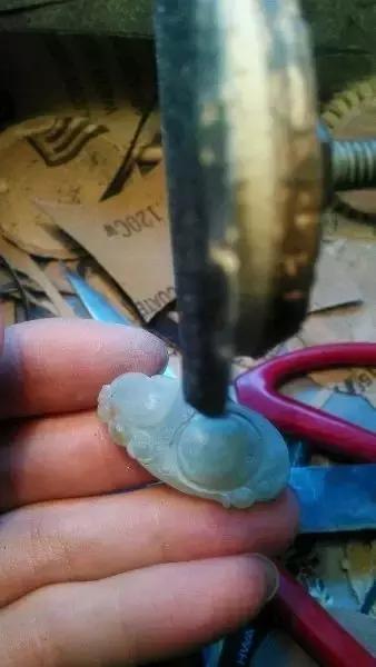 翡翠手镯戴在哪只手好,翡翠手镯抛光知识资料-第17张图片-翡翠网 翡翠手镯戴在哪只手好,翡翠手镯抛光知识资料-第17张图片-翡翠网